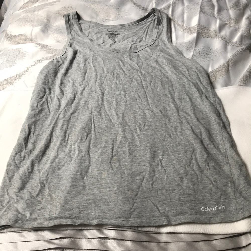 Gray flow top